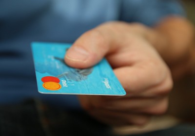 Un commerçant ou prestataire peut-il refuser le paiement par chèque ou carte bancaire ?