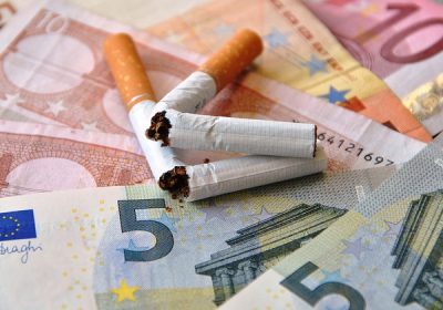 Tabac en terrasse : un café condamné à payer 37 500 €
